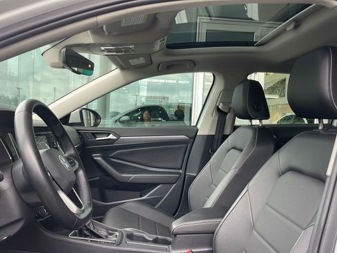Used 2023 Volkswagen Jetta SE w/ Panoramic Sunroof Package FWD image 7