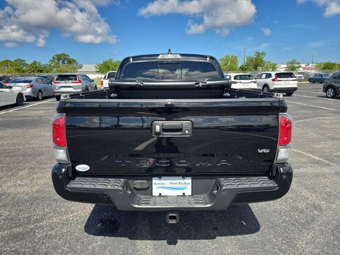 Used 2023 Toyota Tacoma TRD Off-Road w/ TRD Premium Off Road Package AWD/4WD image 4
