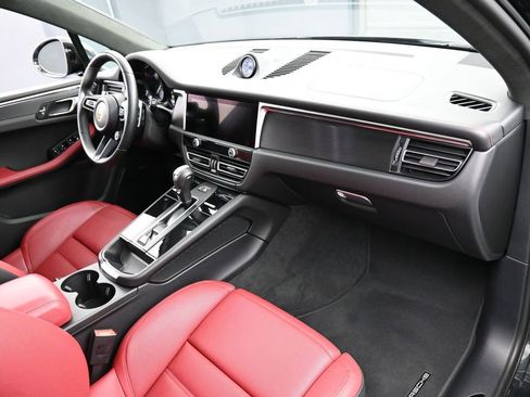 Certified 2023 Porsche Macan GTS image 32