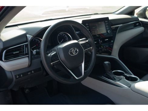 Used 2021 Toyota Camry LE image 10