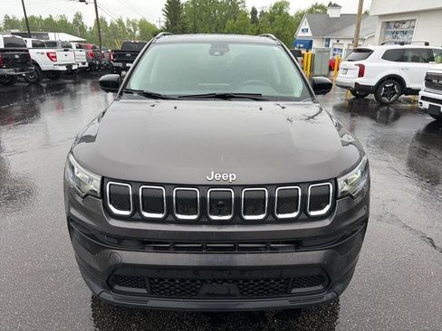Used 2022 Jeep Compass Latitude w/ Sun and Sound Group AWD/4WD image 3