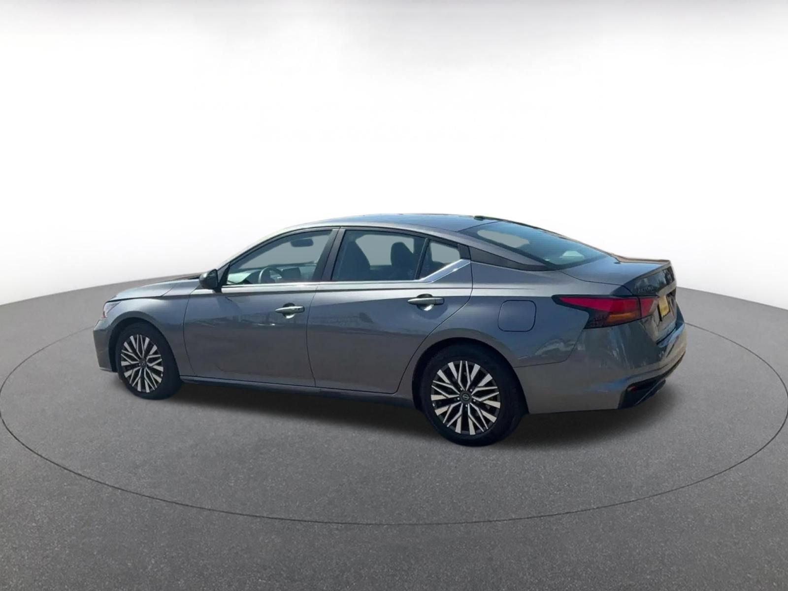 Used 2026 Nissan Altima 2.5 SV FWD image 9
