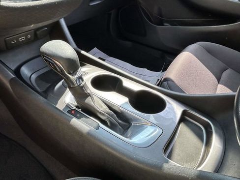 Used 2022 Chevrolet Malibu LS FWD image 16