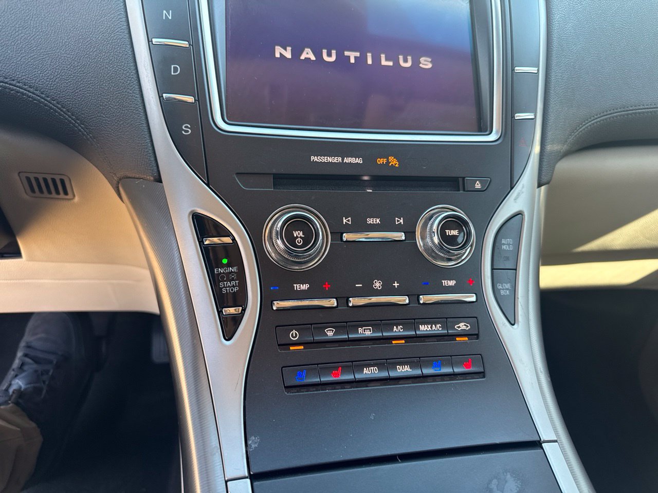 Used 2020 Lincoln Nautilus Reserve w/ Cargo Utility Package AWD/4WD image 13
