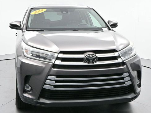 Used 2019 Toyota Highlander Limited AWD/4WD image 2