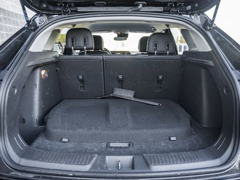 Used 2025 Chevrolet Trax LT w/ LT Convenience Package image 9