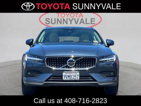 Used 2024 Volvo V60 B5 Cross Country Ultimate AWD/4WD image 11