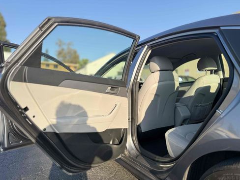 Used 2018 Hyundai Sonata SE FWD image 24
