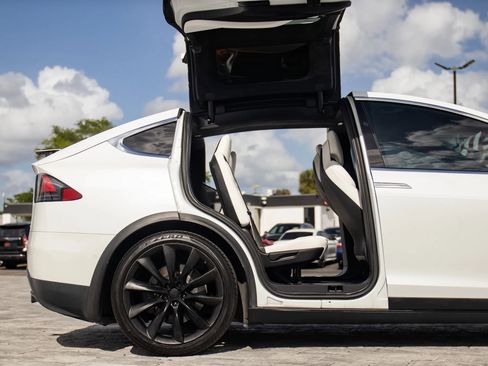 Used 2018 Tesla Model X 75D AWD/4WD image 19