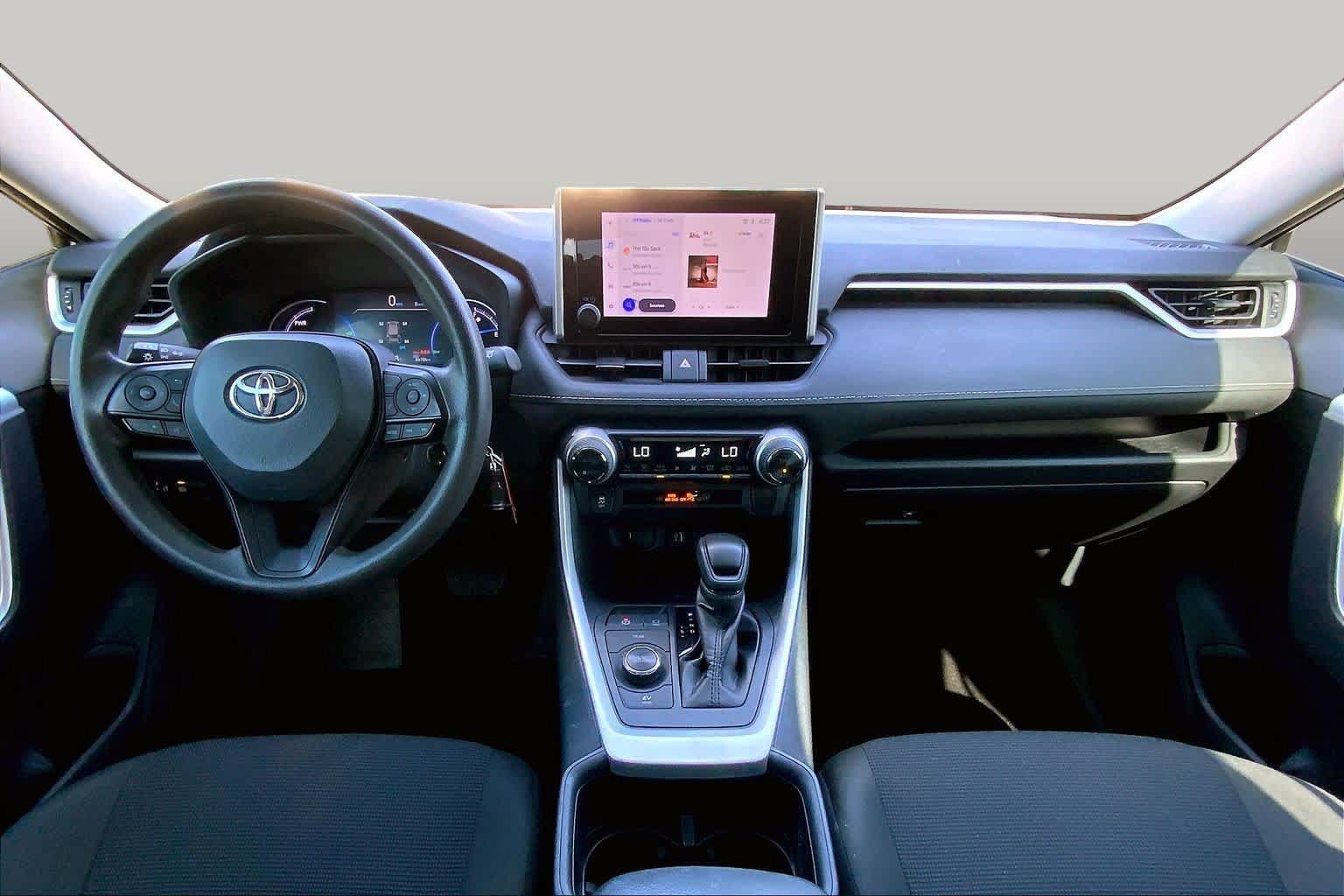 Used 2024 Toyota RAV4 LE AWD/4WD image 15
