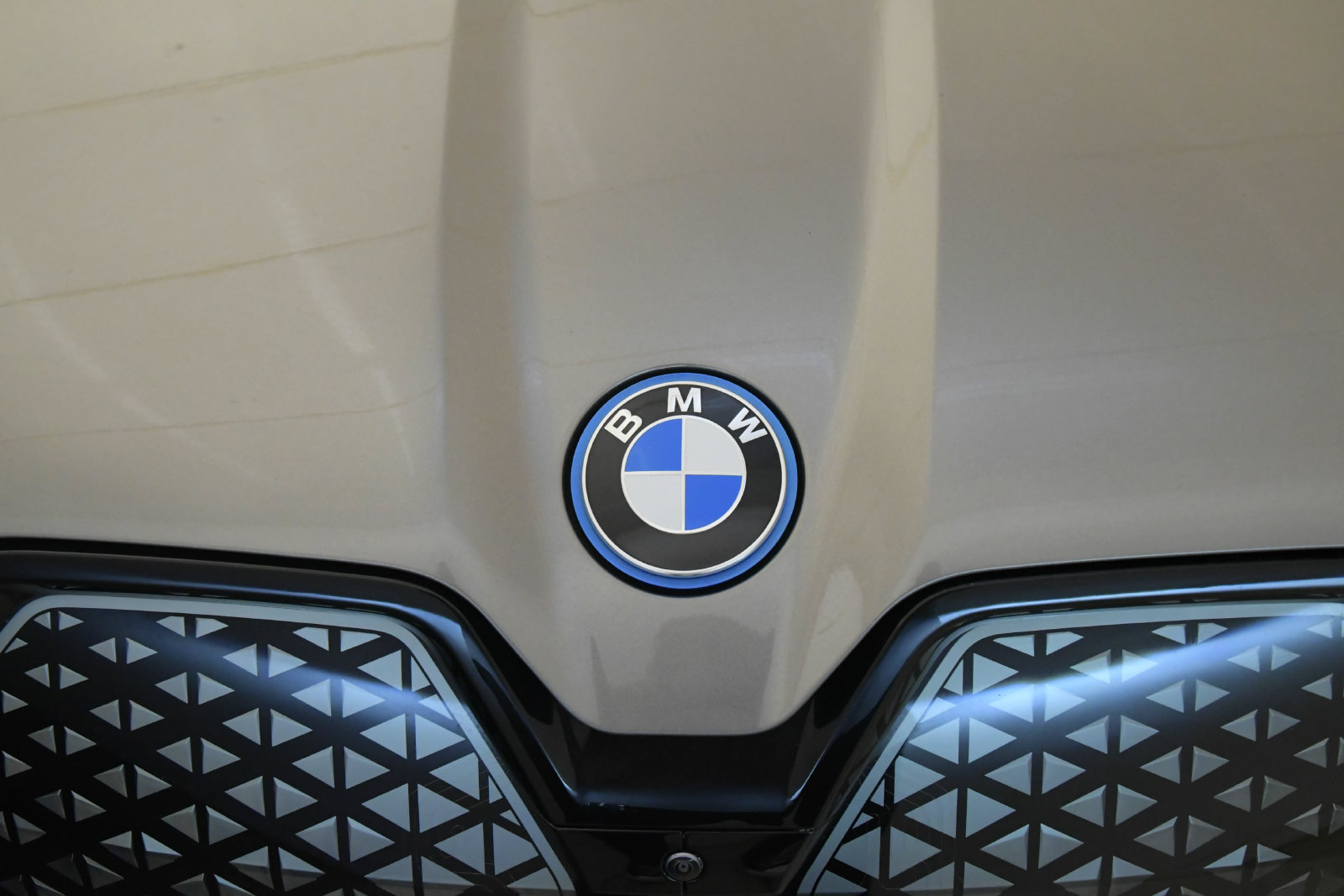 Certified 2024 BMW iX xDrive50 w/ Sport Package AWD/4WD image 24