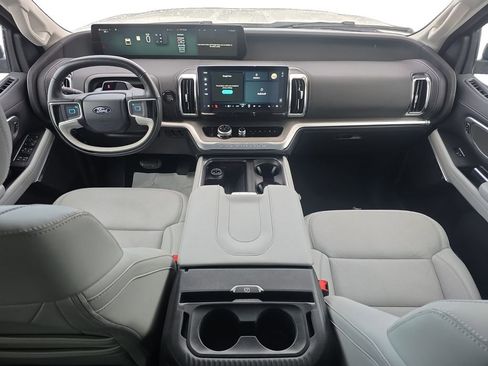 Used 2025 Ford Expedition Max Platinum image 11