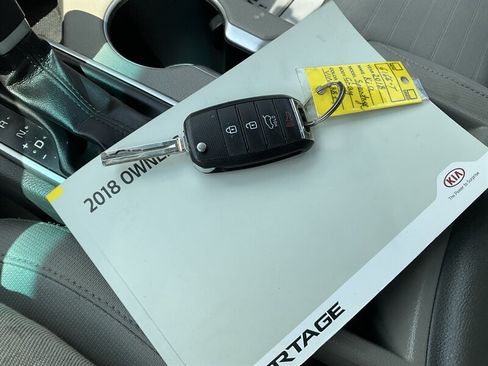 Used 2018 Kia Sportage LX AWD/4WD image 22