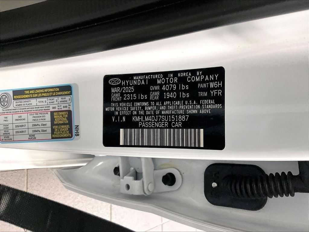 Used 2025 Hyundai Elantra SEL FWD image 28