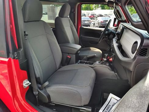 Used 2025 Jeep Wrangler Sport AWD/4WD image 19