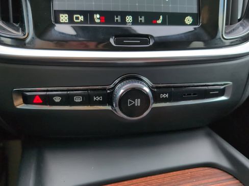 Used 2025 Volvo V60 B5 Cross Country Plus image 21