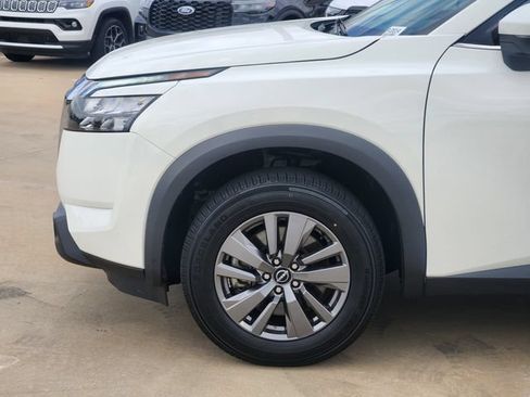 Used 2025 Nissan Pathfinder SV AWD/4WD image 12