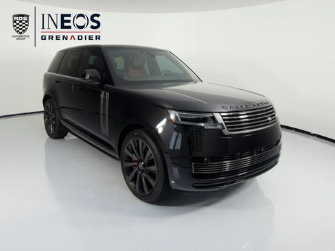Used 2025 Land Rover Range Rover SV AWD/4WD image 3