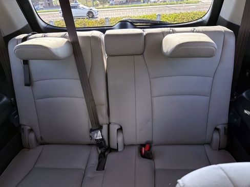 Used 2021 Honda Pilot Touring image 16
