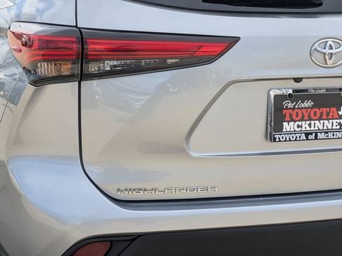 Used 2022 Toyota Highlander XLE image 9