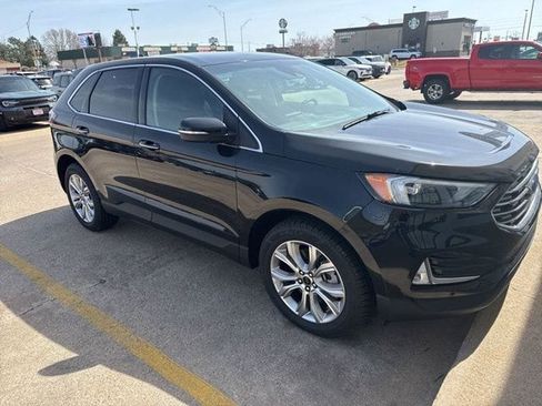 Used 2024 Ford Edge Titanium AWD/4WD image 3
