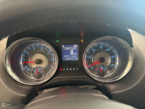Used 2012 Chrysler Town & Country Touring w/ Entertainment Group #1 FWD image 24