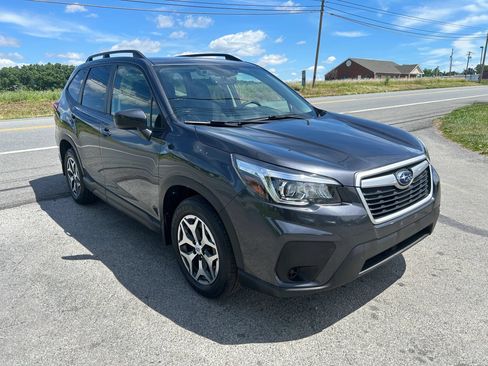 Used 2019 Subaru Forester Premium w/ All-Weather Package AWD/4WD image 2