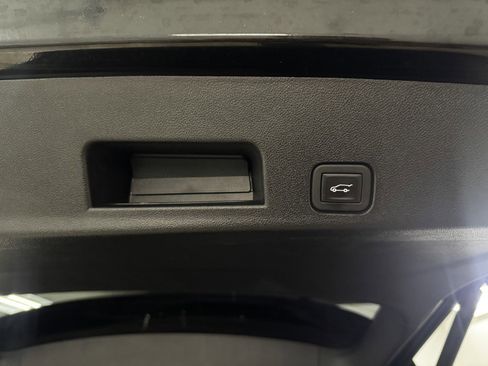 Used 2024 Chevrolet Traverse RS w/ LPO, Floor Liner Package AWD/4WD image 85