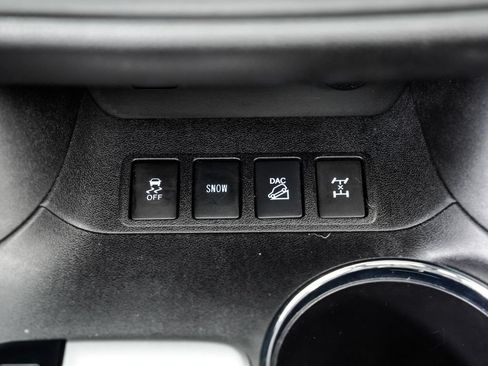 Used 2018 Toyota Highlander SE AWD/4WD image 17