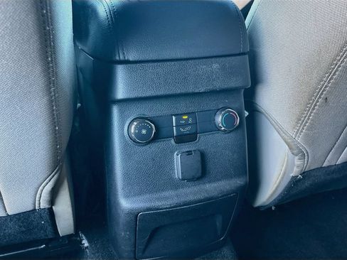 Used 2018 Ford Explorer XLT w/ Equipment Group 201A FWD image 23