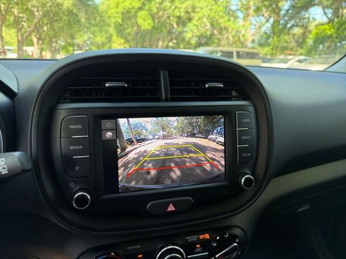 Used 2025 Kia Soul LX w/ LX Technology Package image 18