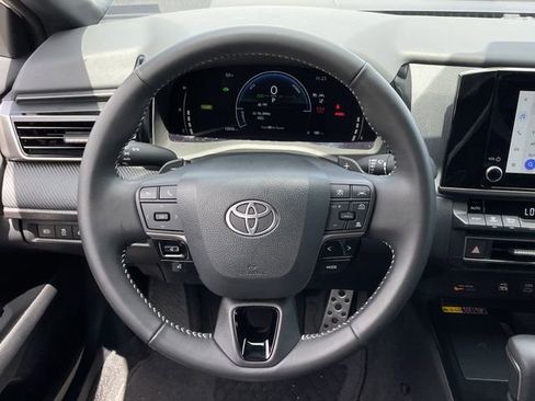 Used 2025 Toyota Camry SE w/ Convenience Package FWD image 13