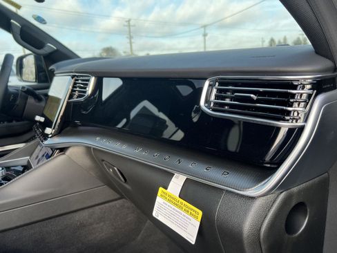 New 2026 Jeep Grand Wagoneer Summit image 46