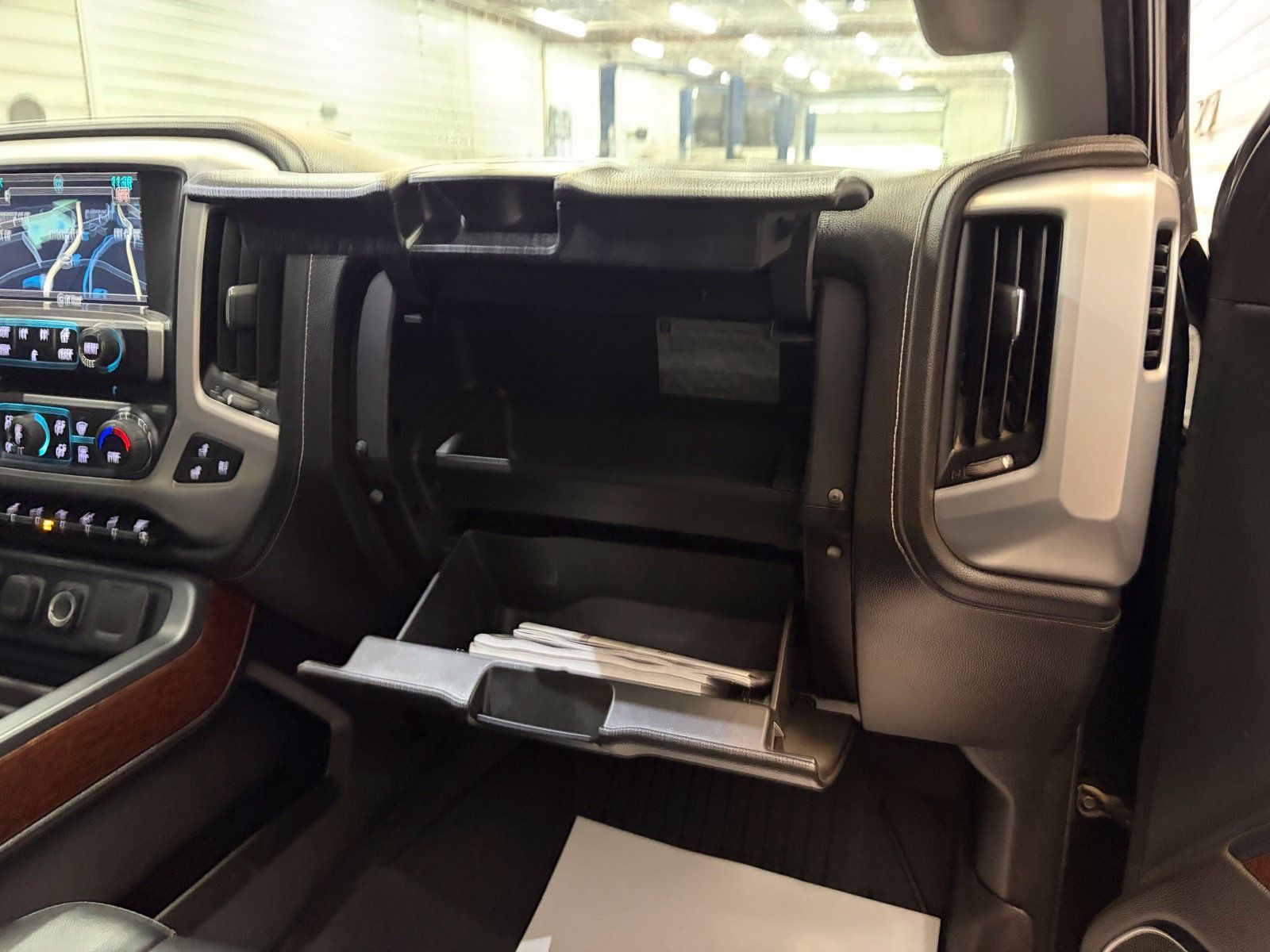 Used 2019 GMC Sierra 2500 SLT w/ Duramax Plus Package AWD/4WD image 29