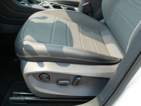 Used 2023 Volkswagen Taos SE w/ Panoramic Sunroof Package AWD/4WD image 20