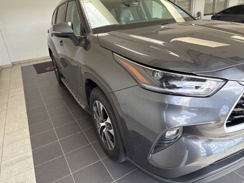 Used 2021 Toyota Highlander XLE FWD image 5