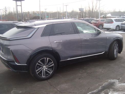 Used 2024 Cadillac Lyriq Luxury image 4