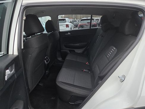 Used 2018 Kia Sportage LX image 11