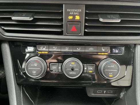 Used 2020 Volkswagen Jetta R-Line w/ R-Line Cold Weather Package image 24