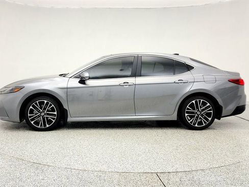 Used 2026 Toyota Camry XLE image 8