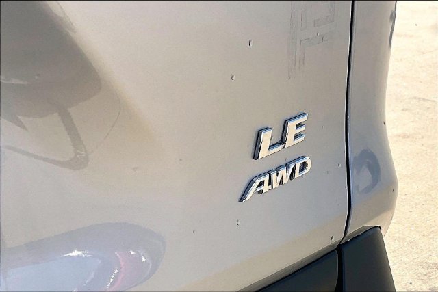 Used 2025 Toyota RAV4 LE AWD/4WD image 24