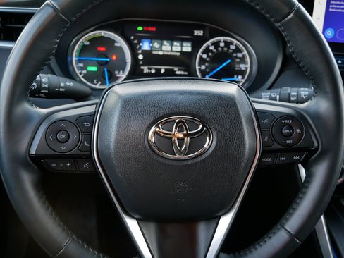 Used 2024 Toyota Venza XLE image 30