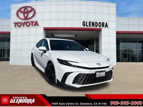 Used 2026 Toyota Camry SE w/ Multimedia Upgrade Package FWD image 2