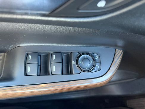 Used 2017 GMC Acadia SLE AWD/4WD image 24