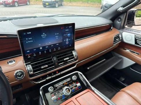 Used 2024 Lincoln Navigator Reserve AWD/4WD image 40