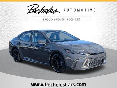 Certified 2025 Toyota Camry SE w/ Convenience Package image 1