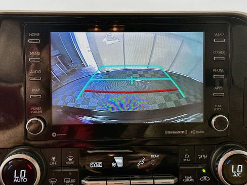 Used 2021 Toyota Highlander XLE FWD image 13