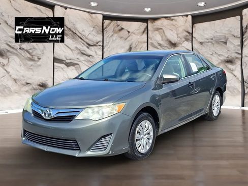 Used 2012 Toyota Camry LE image 3