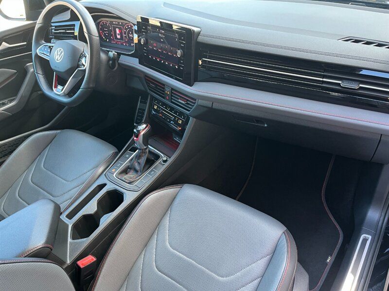 Used 2025 Volkswagen Jetta GLI Autobahn FWD image 6