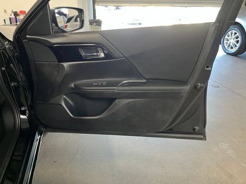 Used 2017 Honda Accord LX image 13